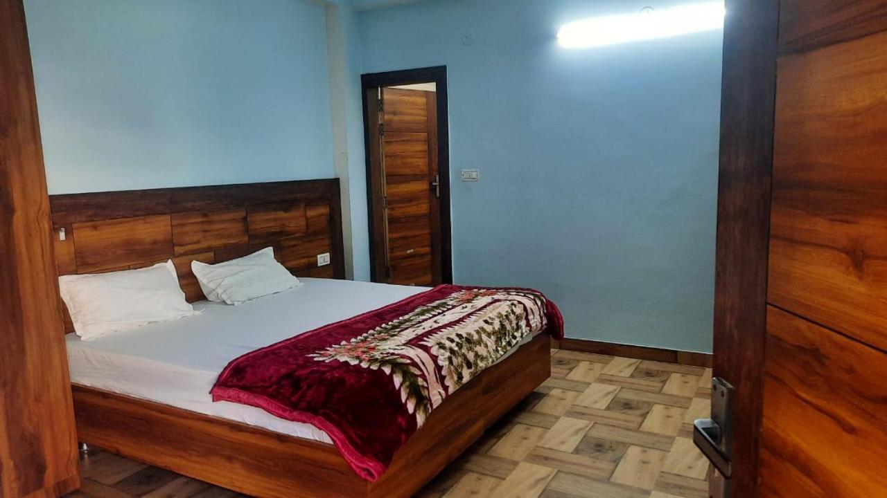 Crescent Moon Homestay Rishikesh Exterior photo