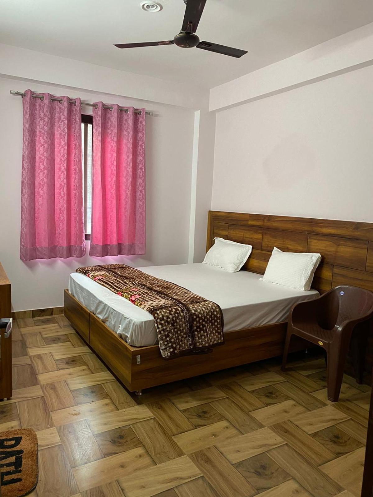 Crescent Moon Homestay Rishikesh Exterior photo